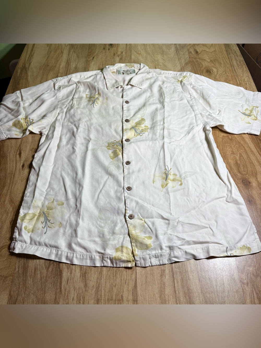 Tommy Bahama Cream Floral 100% Silk Button Up Shirt Mens Size Medium